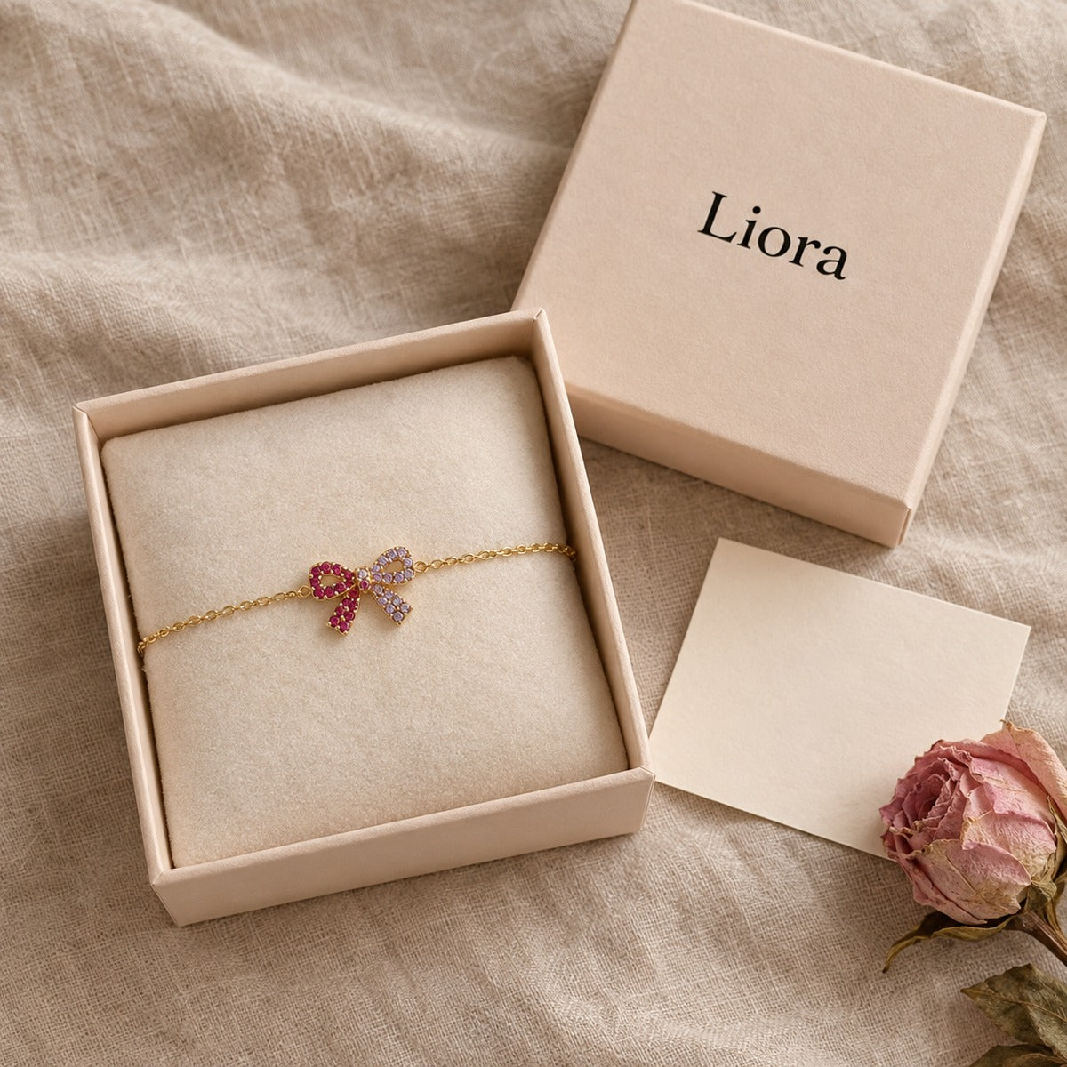 Le bracelet nœud dans son coffret Liora
